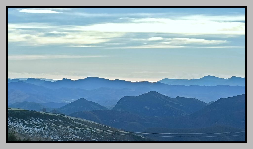 randovelo34.fr Montée du col d'Ares et premières visions de la méditerranée.