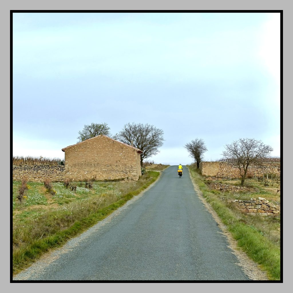randovelo34.fr. Guernica. Entre les vignes.
